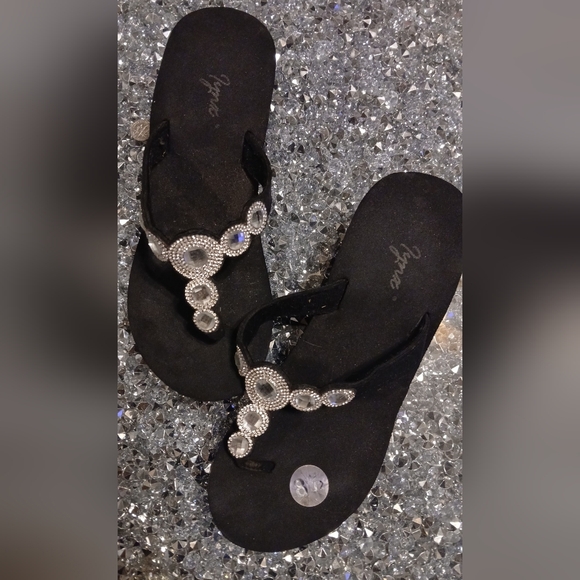 Chic Black Rhinestone Sandals - Picture 4 of 6